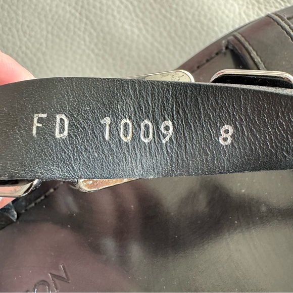 Louis Vuitton sandals - Picture 7 of 8